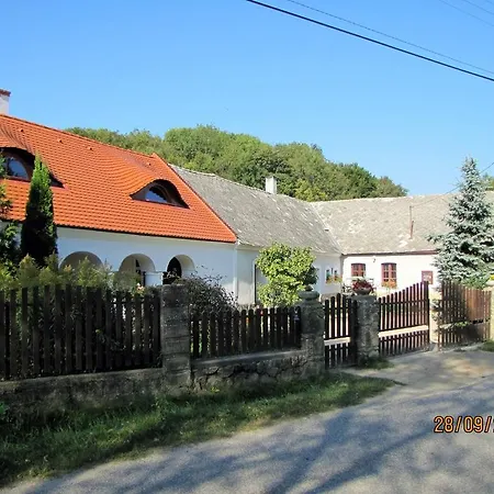 Lejlighed Soerenyes Udvarhaz *