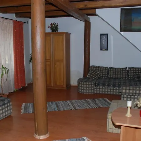 Apartment Soerenyes Udvarhaz *