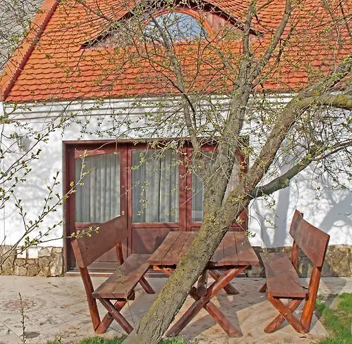 Lejlighed Soerenyes Udvarhaz *